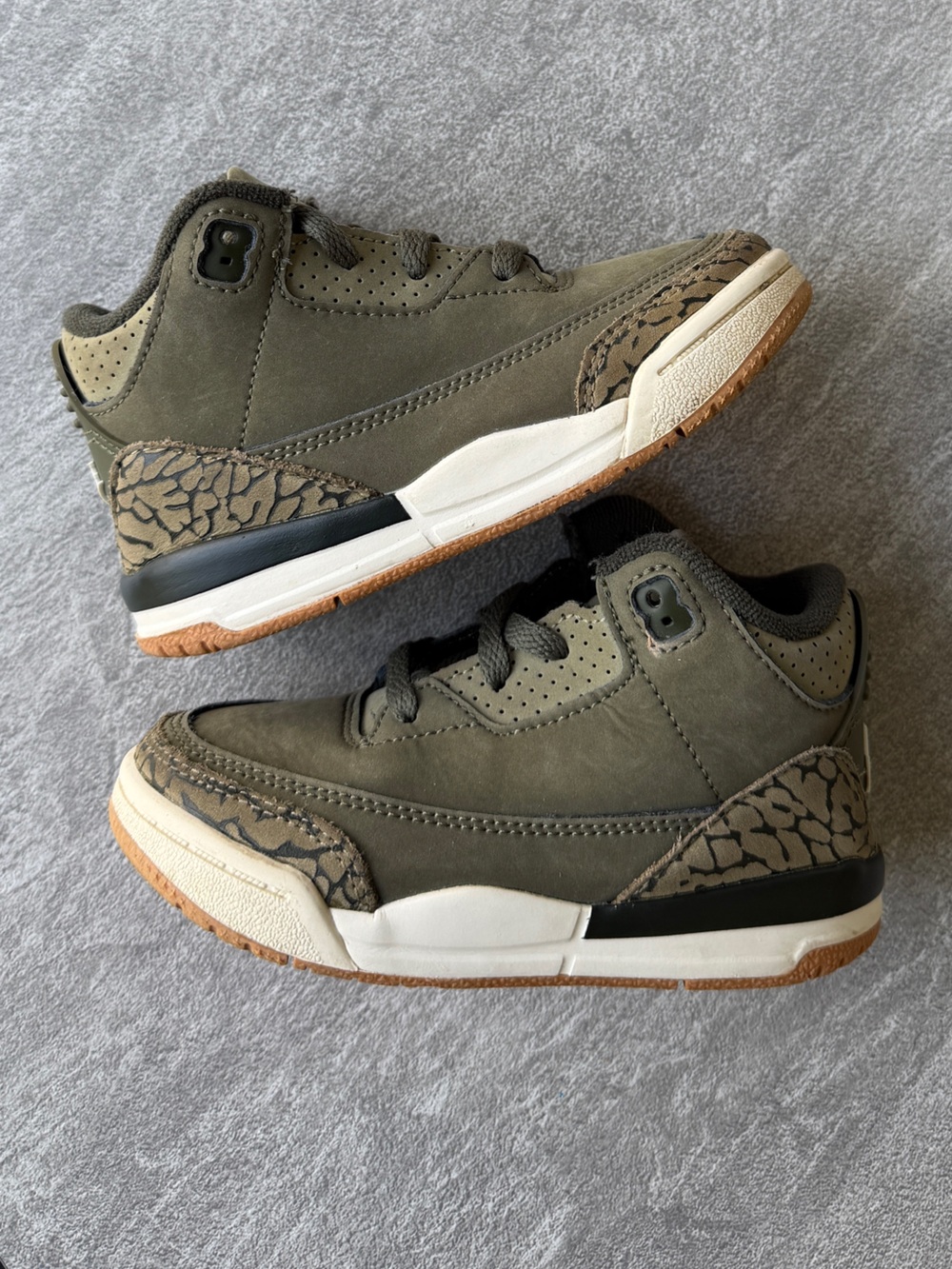 Jordan 3 retro family affair olive green sneakers 8c